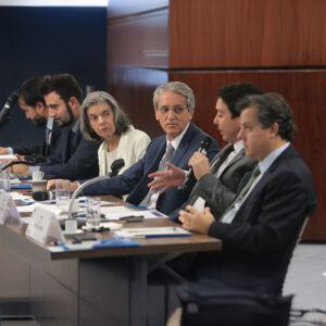 Trajetória e defesa da democracia